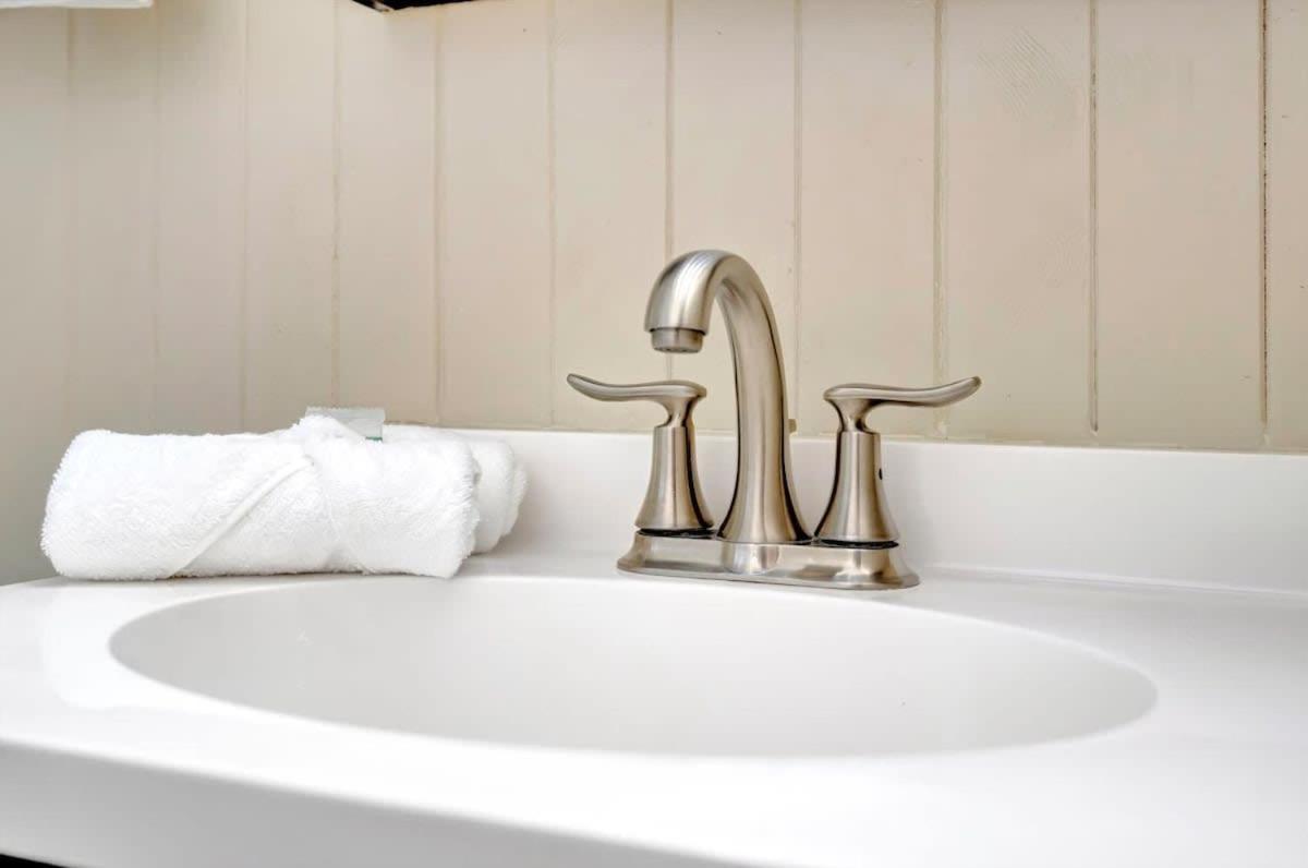Stones Throw Beachside Bungalow #1 On The Beach شاطئ كليرووتر المظهر الخارجي الصورة