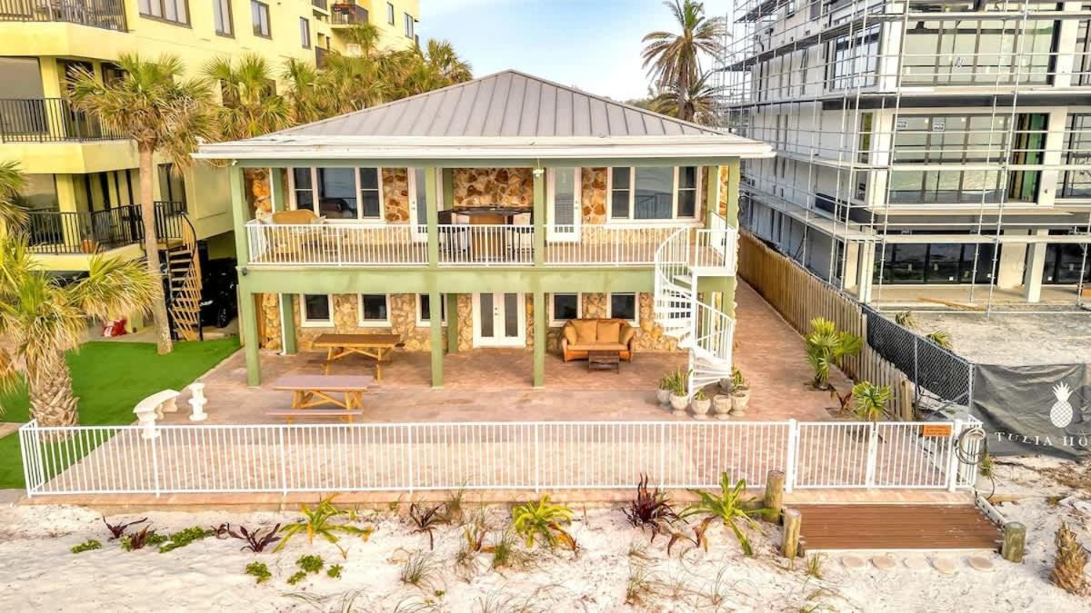 Stones Throw Beachside Bungalow #1 On The Beach شاطئ كليرووتر المظهر الخارجي الصورة