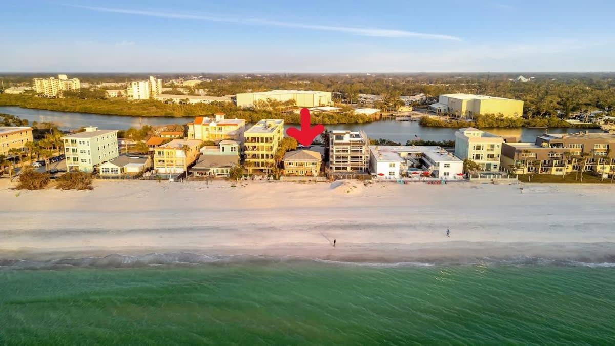 Stones Throw Beachside Bungalow #1 On The Beach شاطئ كليرووتر المظهر الخارجي الصورة